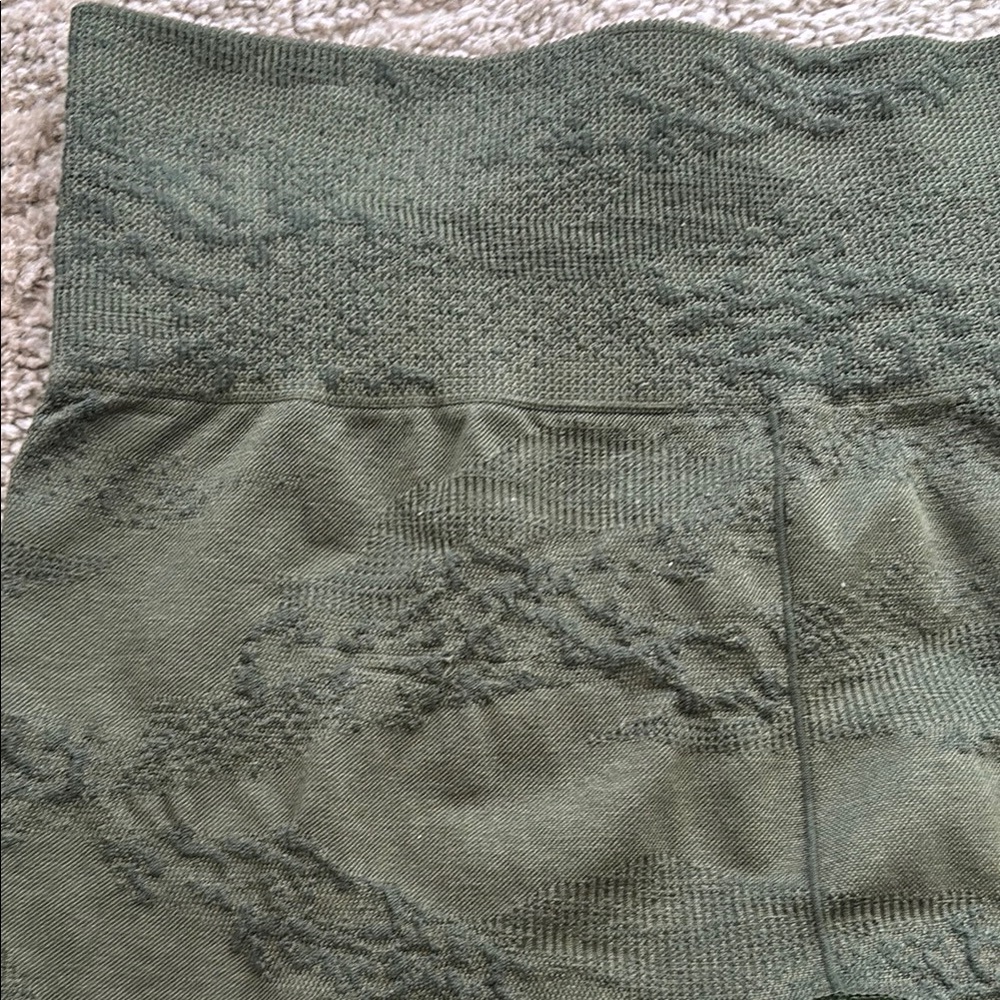 Gymshark Women's Green Seamless Shorts - Picture 5 of 6